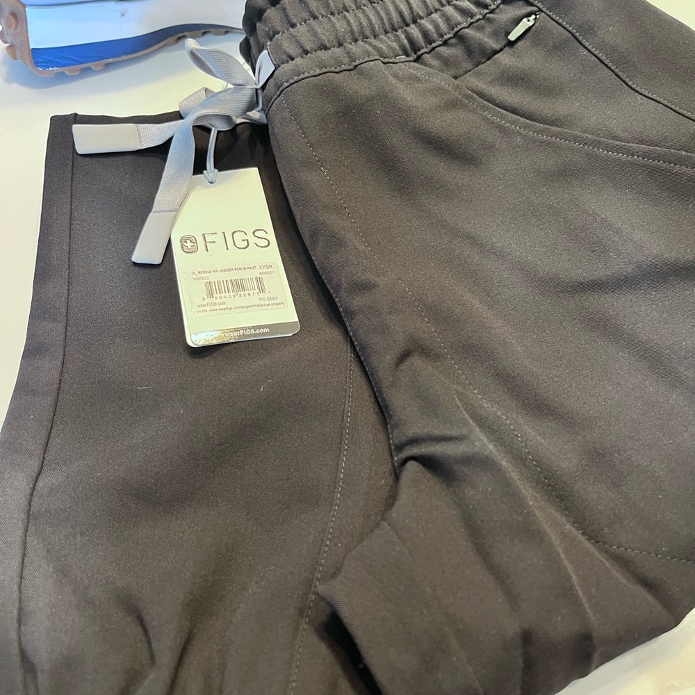 NWT FIGS high waisted limited edition Regina jogger - BLACK XXS
